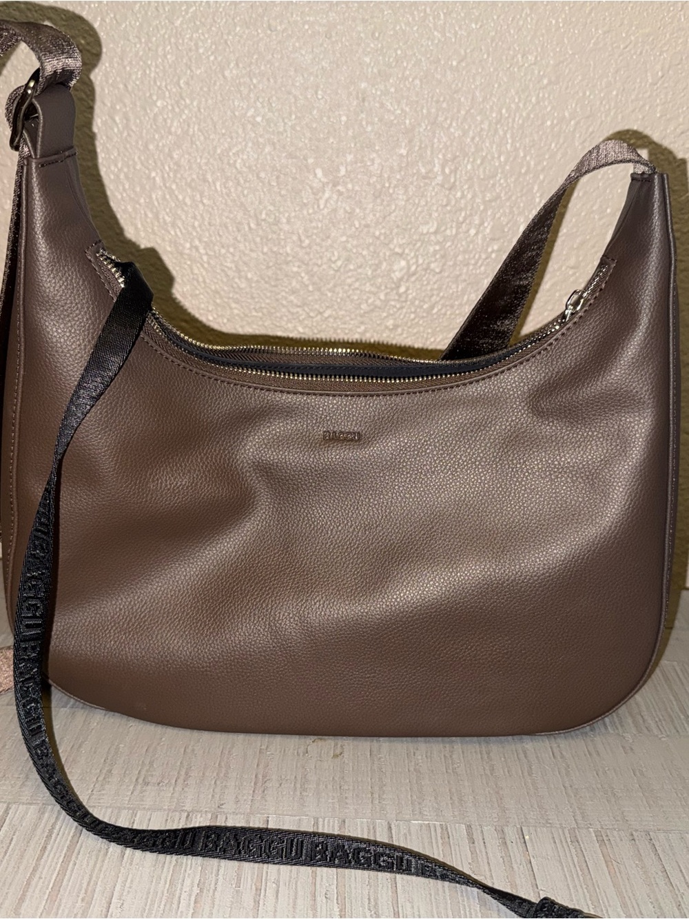 Baggu Medium Recycled
Leather Crescent